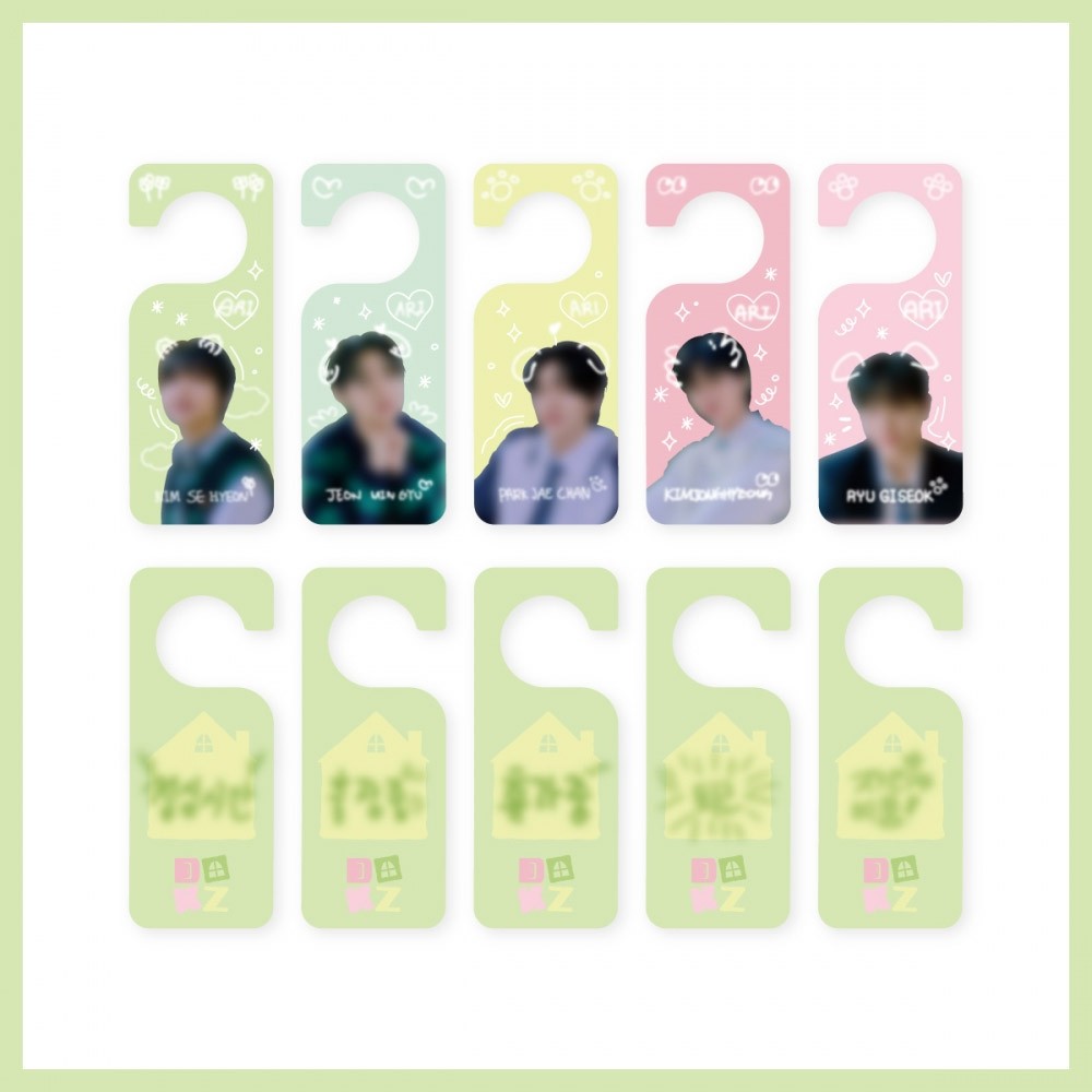 DKZ 6TH ANNIVERSARY Goods - DOOR HANGER SET_173469.jpg