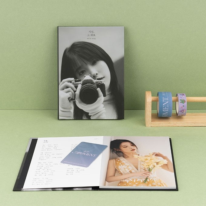 IU MOMENT Goods - LYRICS BOOK_150581.jpg