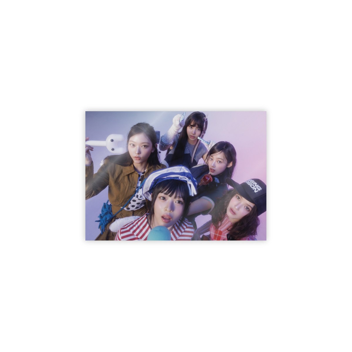 NewJeans 2025 SEASON’S GREETINGS POP-UP - Magnet_168740.jpg
