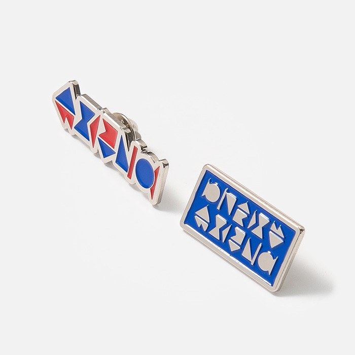 SUPER JUNIOR TYPOGRAPHIC BADGE - kpoptown.ca