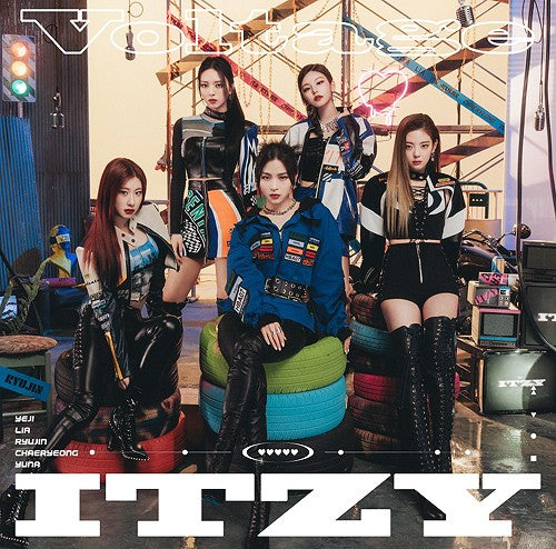 [Japanese Edition] ITZY 1st Single Album - Voltage (Standard Edition) CD - kpoptown.ca